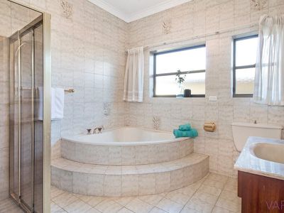29 Lake View Crescent, Highbury