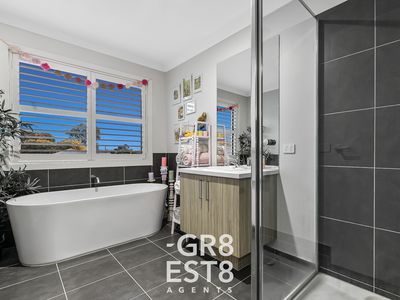 14 Merritt Avenue, Cranbourne West