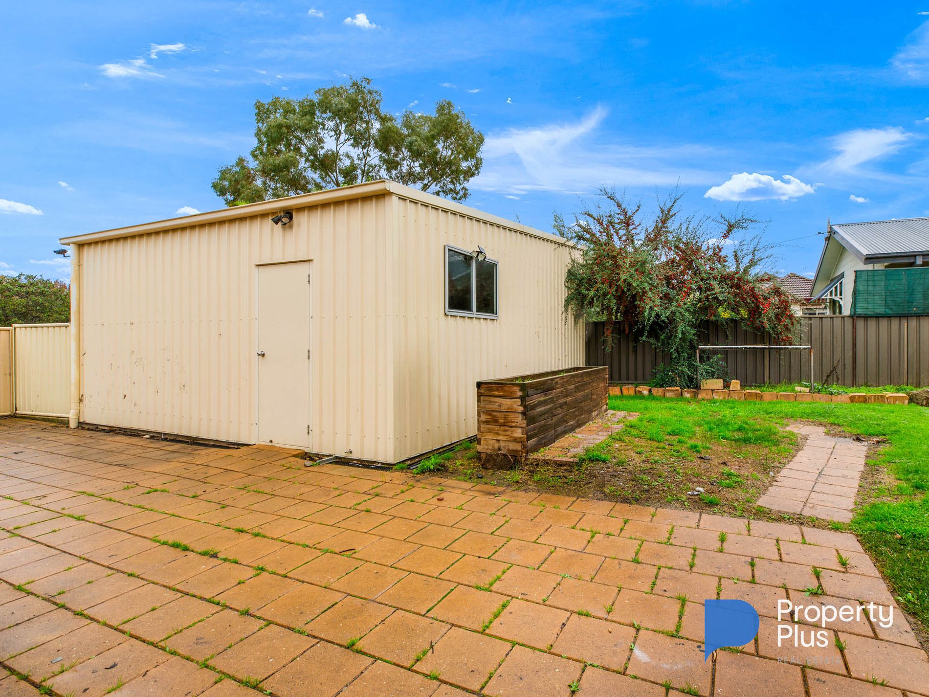 154 MacKenzie Street West, Golden Square