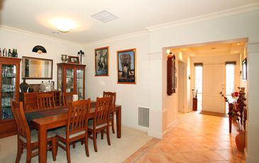 6 Sunhill Court, Beaconsfield