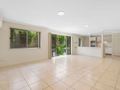 2 / 24 Faraday Crescent, Pacific Pines