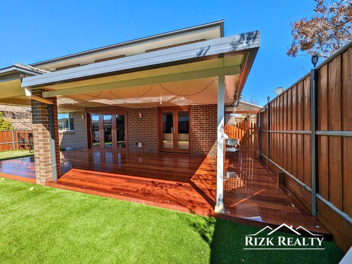 24 Paddock Street, The Ponds