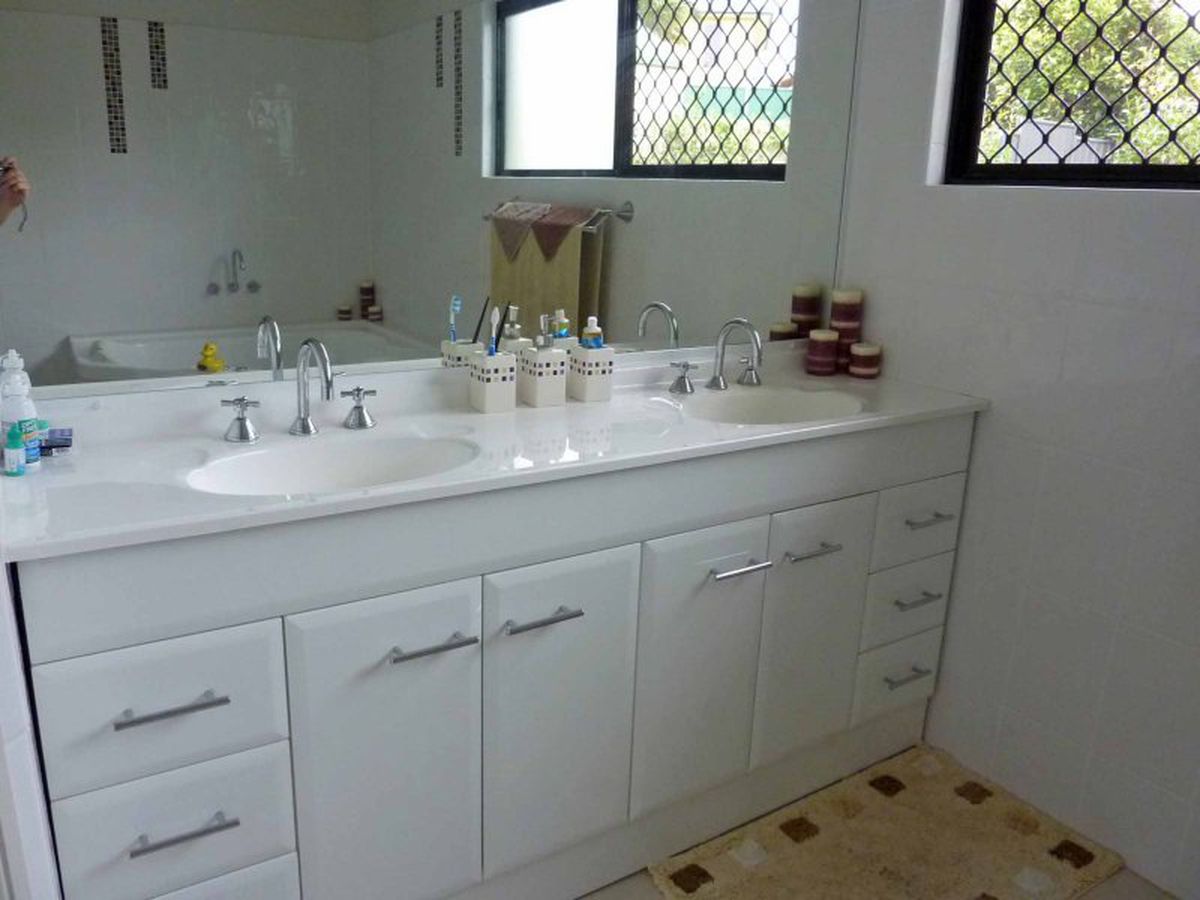 12 Countryview Drive, Atherton