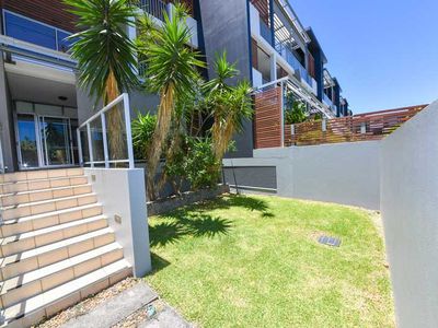 20 / 43 Love, Bulimba