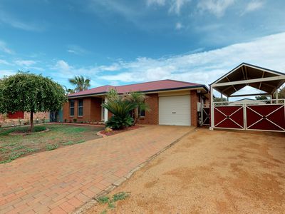 59 Meadowbank Drive, Dubbo