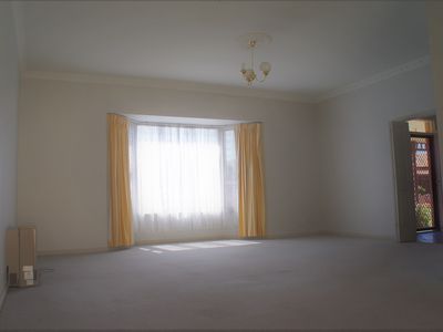 7 Hopkins Drive, Horsham