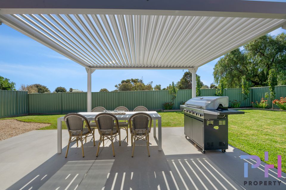 6 Willowbank Court, Epsom