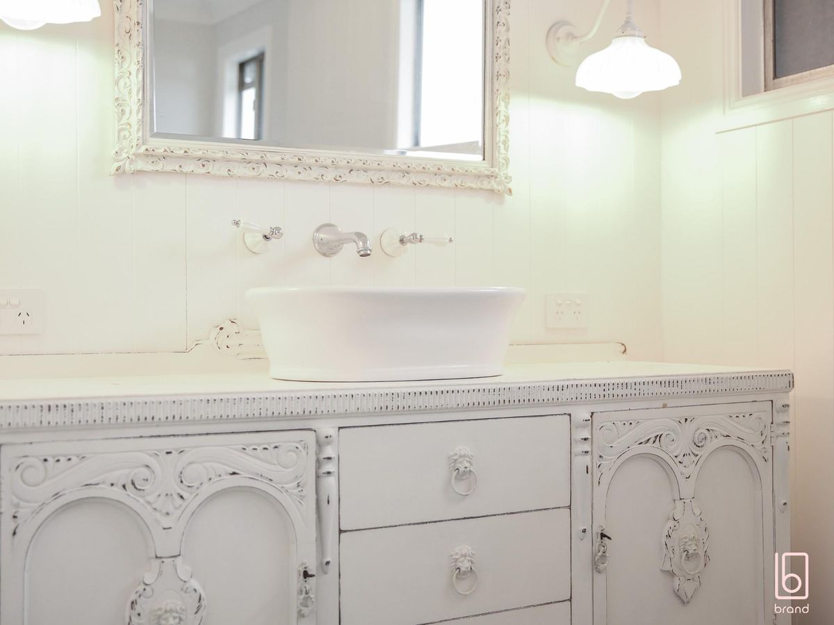 12 McKellar Boulevard, Blue Haven