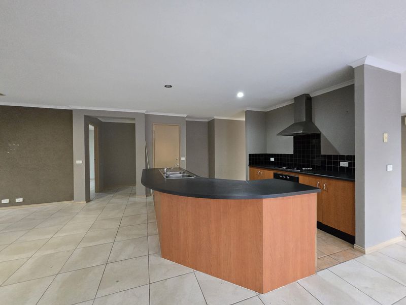 18 Sandalwood Grove, Carrum Downs