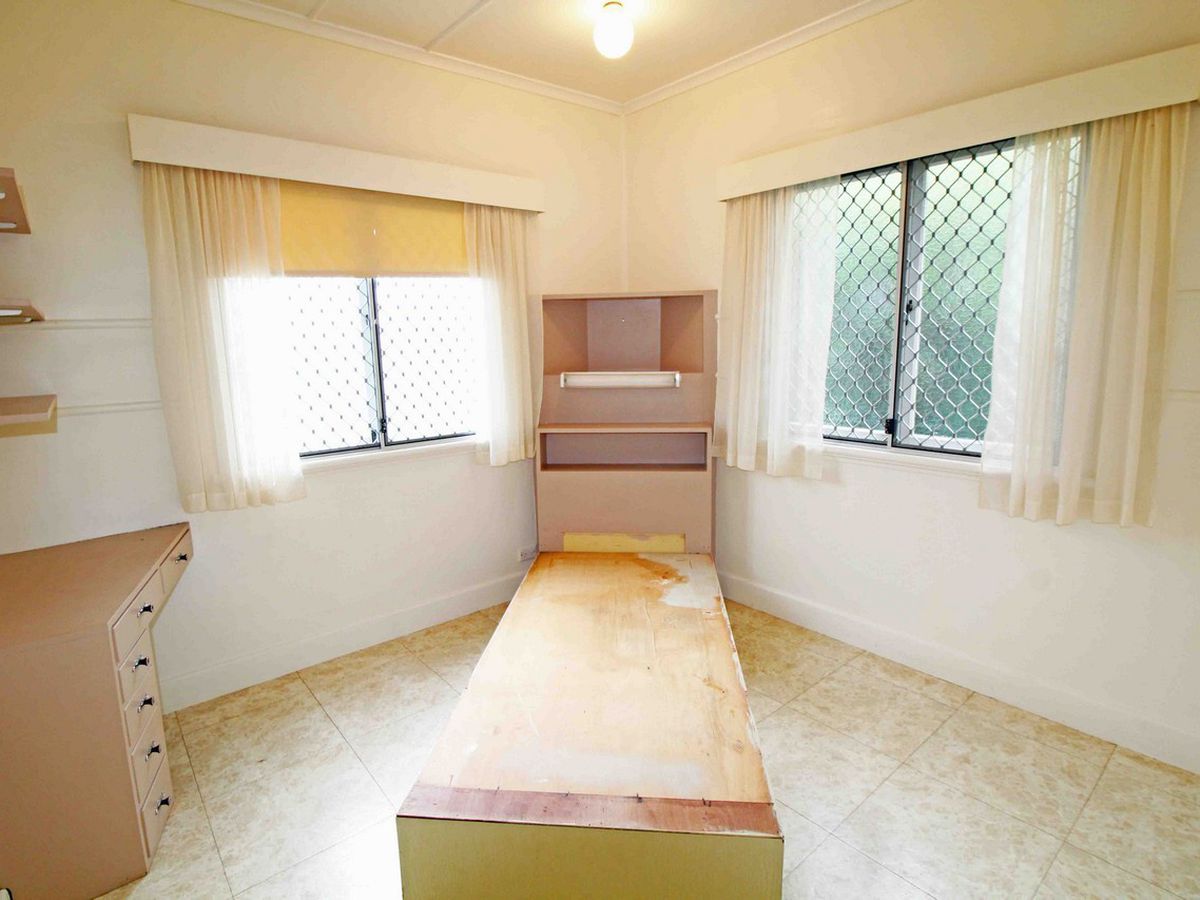 5 Solar Crescent, Atherton