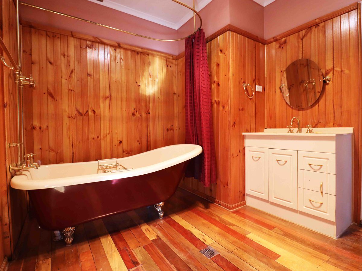 25 TWELFTH AVENUE, Atherton