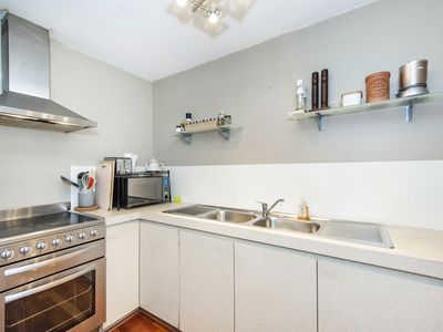 2 / 370 Canning Highway, Bicton