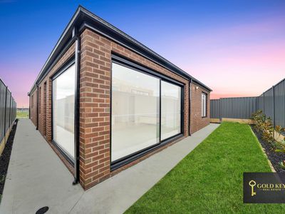 10 CORMAC WAY, Beveridge