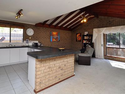 9 Compton Court, Hannans