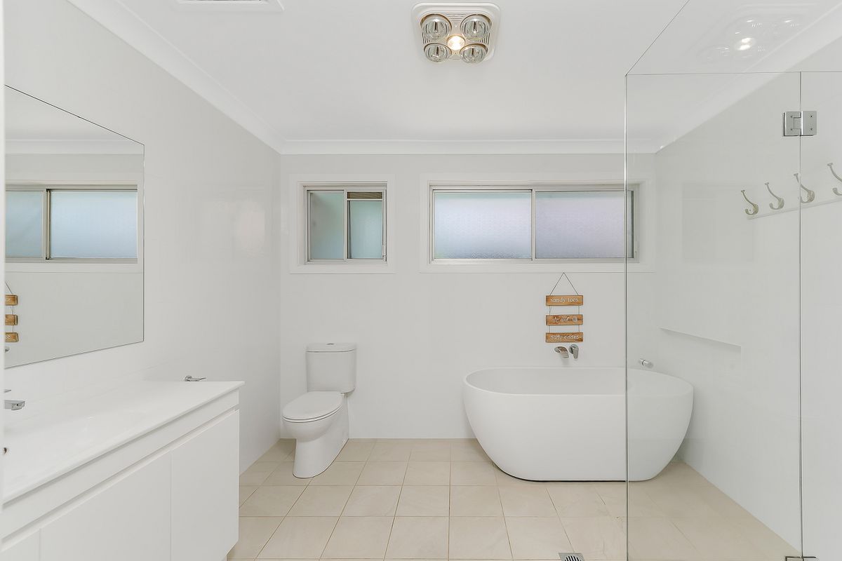 28 Lakeside Drive, Macmasters Beach