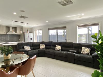 2 Drop Walk, Wyndham Vale