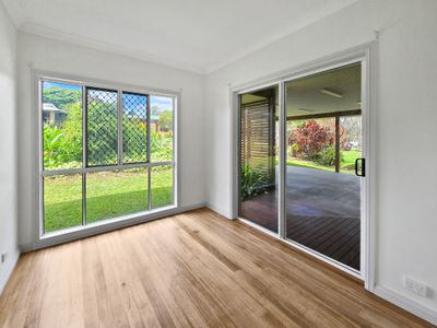 24 Crouch Avenue, Atherton