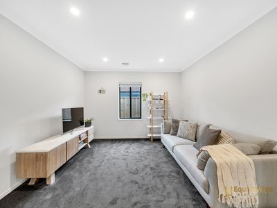 51 Surround Drive, Mambourin