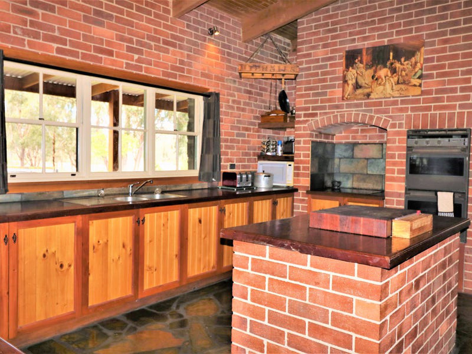 285 Cowles Rd, Northwood