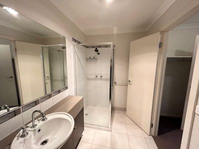 1 / 6 Harness Court, Truganina