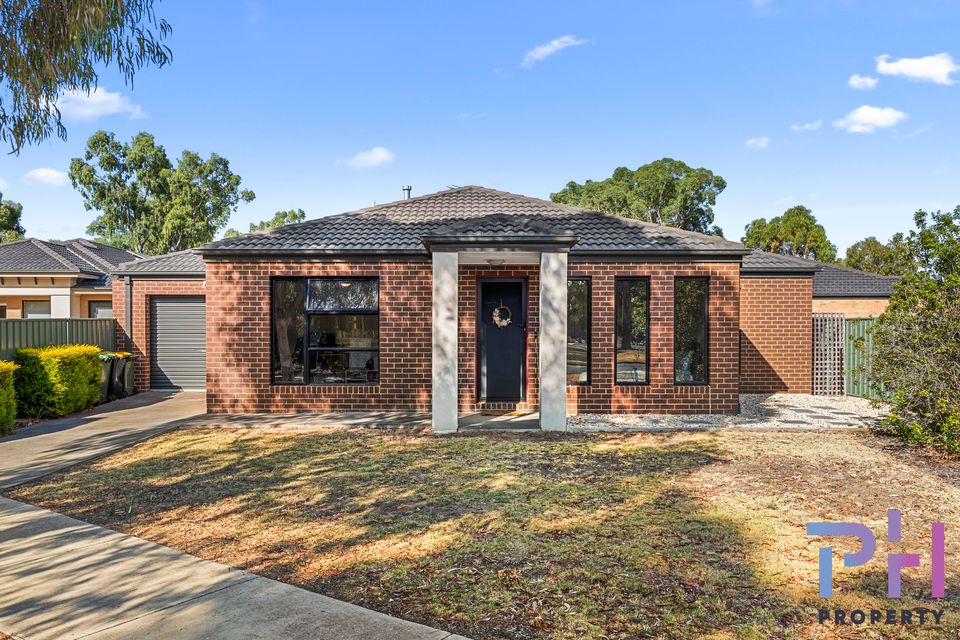 33 Caulfield Drive, Ascot