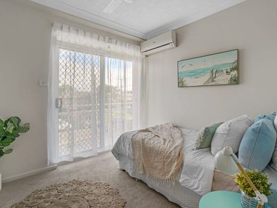 4 / 3 Vernia Place, Biggera Waters