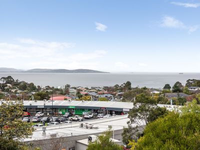 2 / 6 Opal Drive, Blackmans Bay