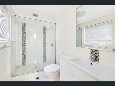 15 / 2 Photinia Crescent, Mountain Creek