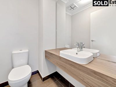 4 Epsom Lane, Cranbourne North