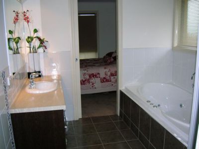 5 April Villa, Mount Gambier