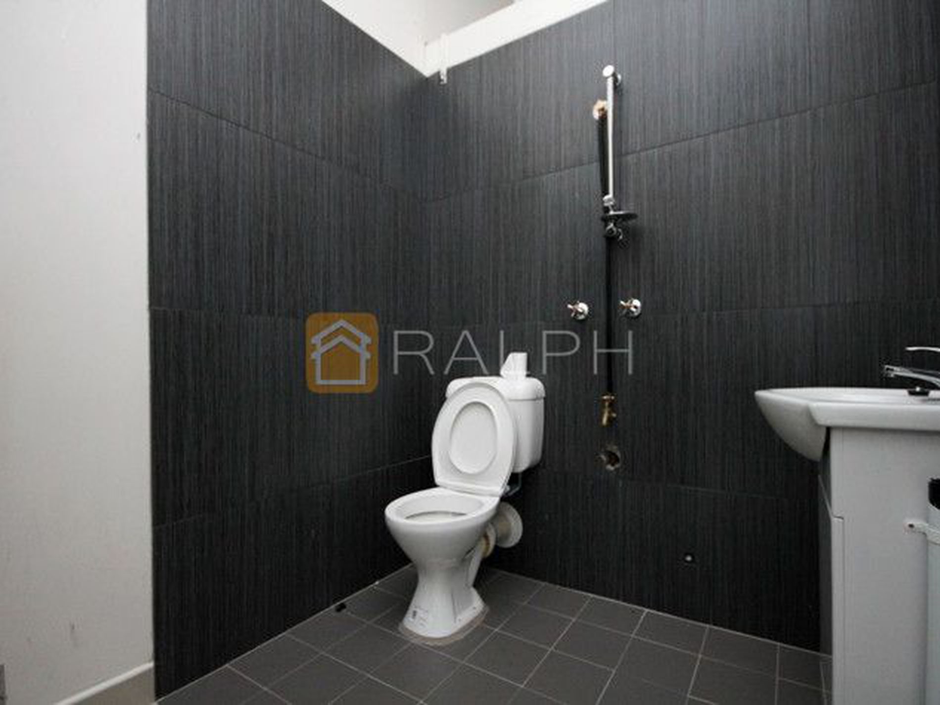 1D Flora Street, Roselands