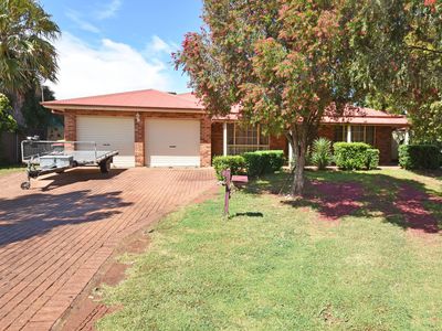 8 Twickenham Drive, Dubbo