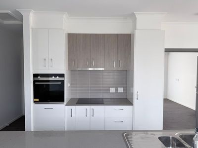 85 Plane Avenue, Mambourin