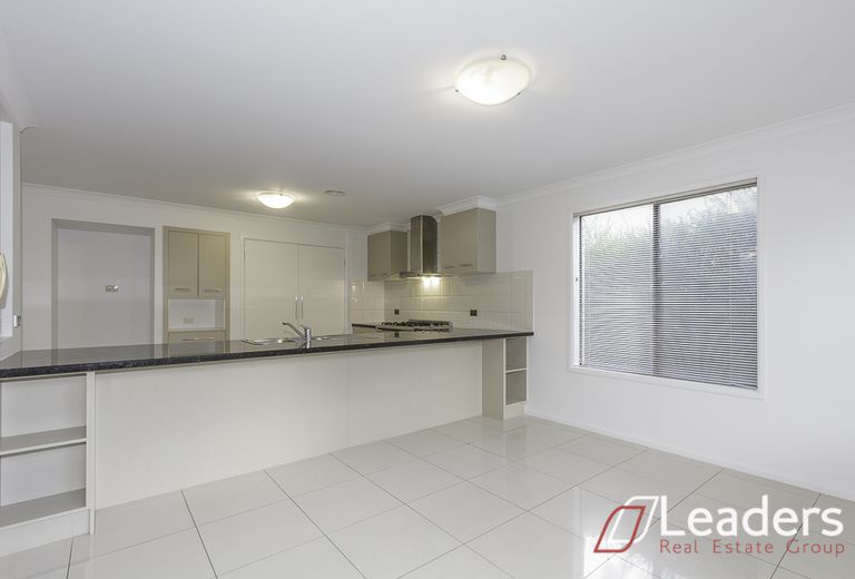 7 Waterstone Cove, Sanctuary Lakes