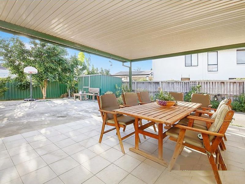 2 Milparinka Avenue, Glenwood