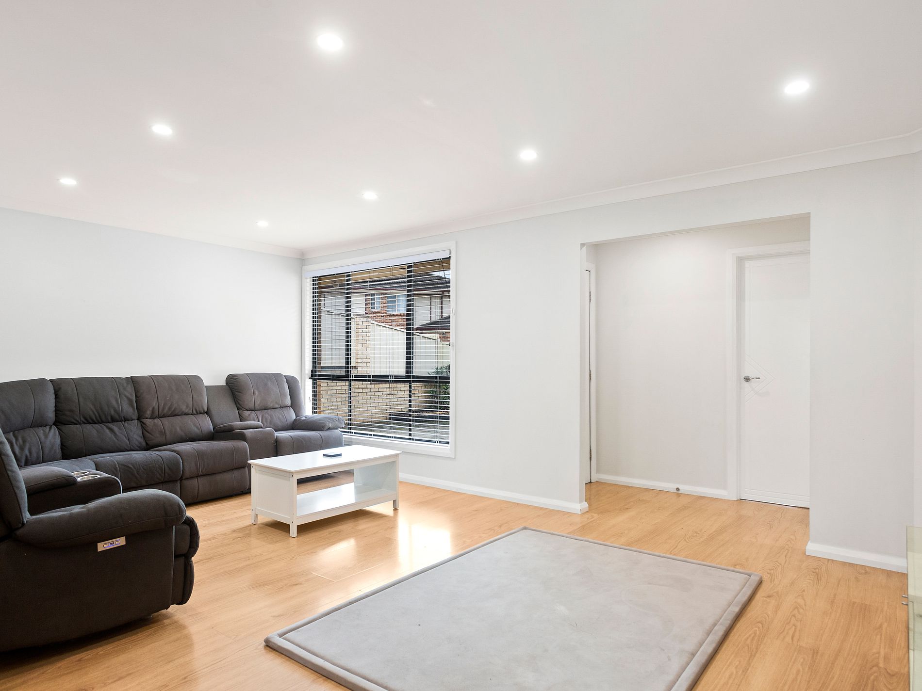 6 Ashbury Avenue, Horsley