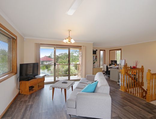 Impressive home in convenient location   *** UNFURNISHED *** image 8