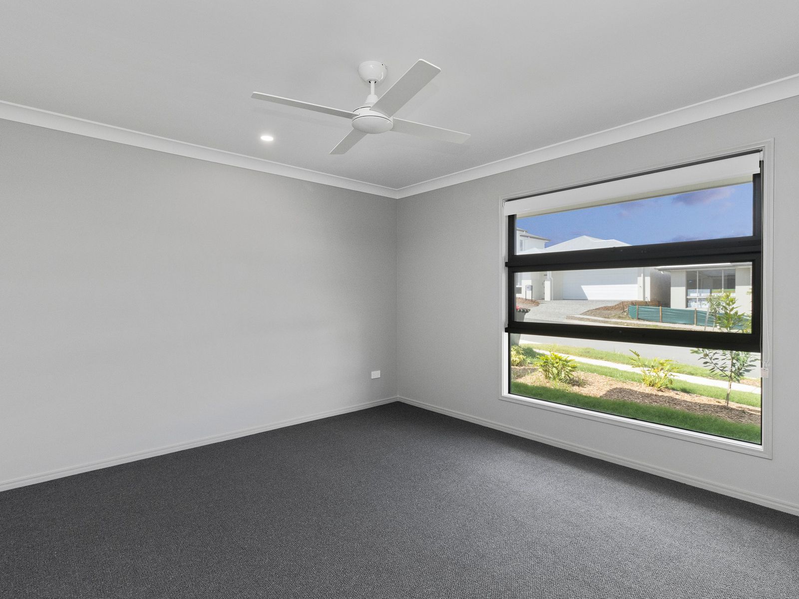 Large Block $840k Luxury Pkg