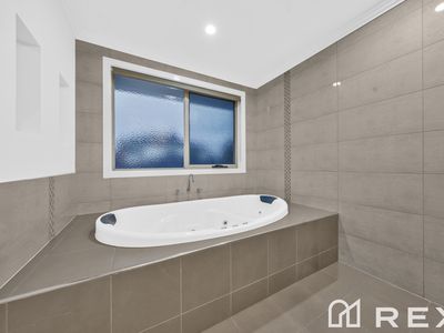 6 Lauradan Avenue, Berwick