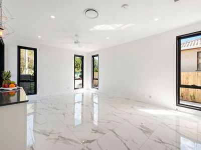 2 / 7 Turpin Road, Labrador