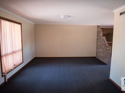 8 Barton Way, Newman