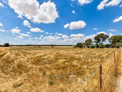 Cnr Murray Valley Highway & Hopetoun Road, Rutherglen