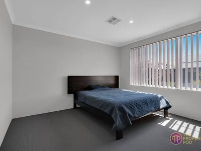 4 Sunstone Boulevard, Treeby