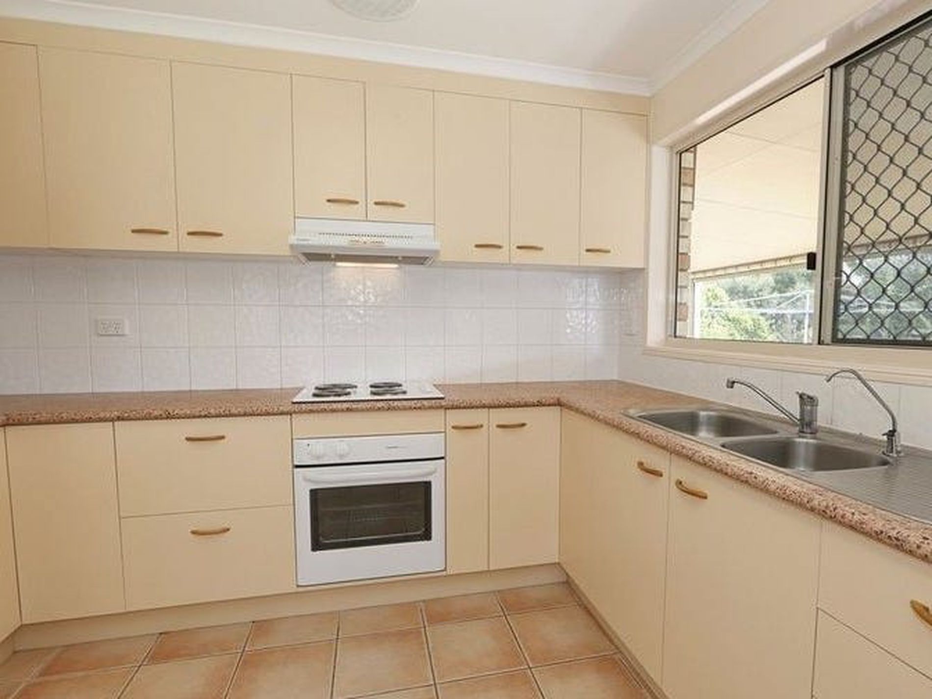 27 Coral Sea Dr, Woodgate