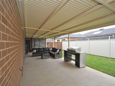 8 Crossley Avenue, Epsom