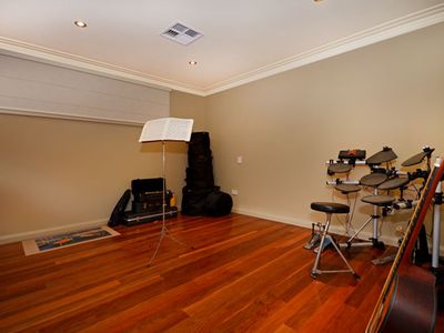 17 Vestia Walk, Stirling