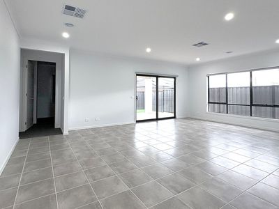 27 Kutjera Street, Manor Lakes