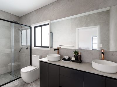 8 New York Way, Spring Mountain