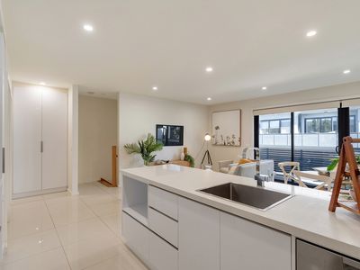 2 / 13 South Street, Hadfield