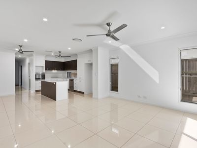 124 Cooper Crescent, Rochedale
